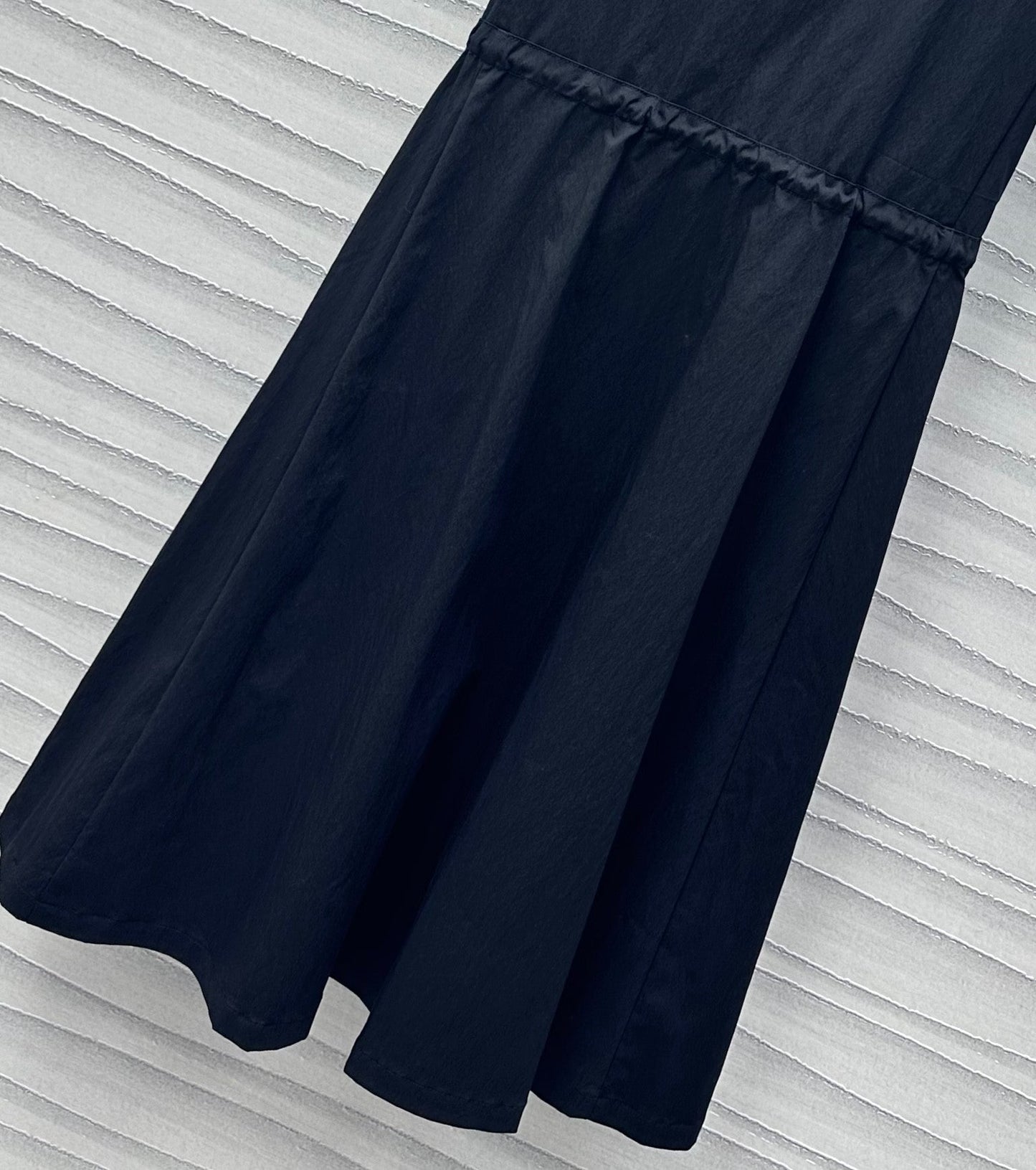 Robes mi-longues sans manches à taille avec cordon de serrage 