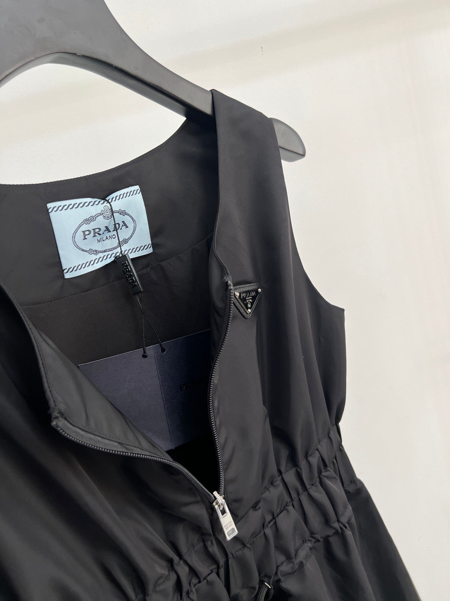 Robes mi-longues sans manches à taille avec cordon de serrage 