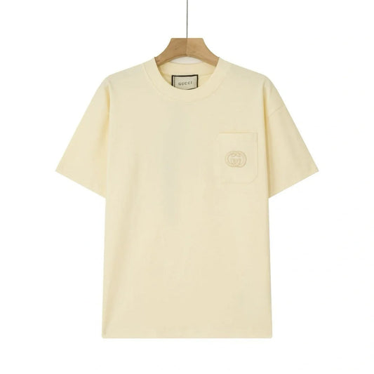 Klassisches T-Shirt mit halblangen Ärmeln und aufgesticktem GG auf der aufgesetzten Tasche