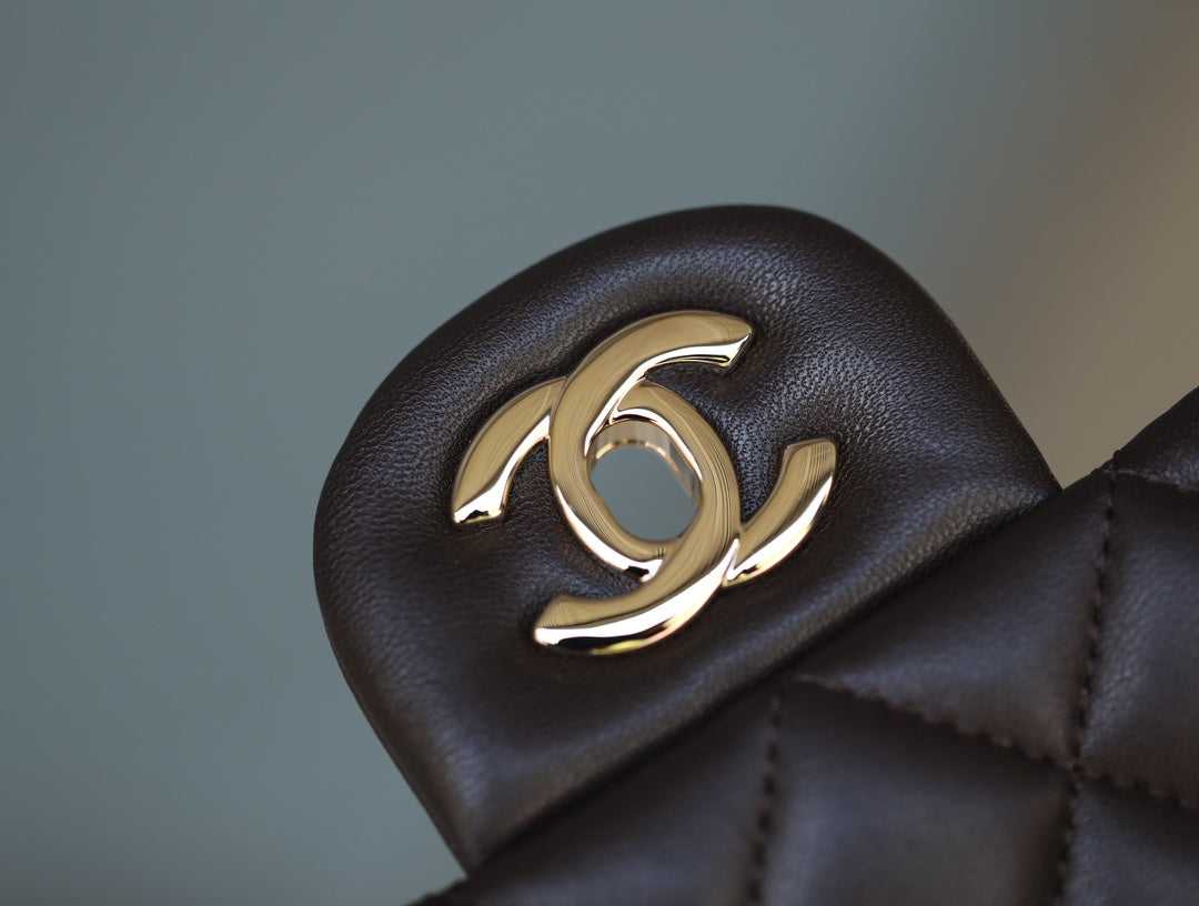 Kleines klassisches Doppel-Flip-Cover in Schokolade