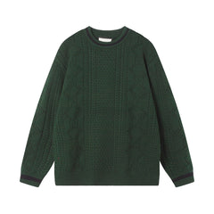 Pull à découpes torsadées
