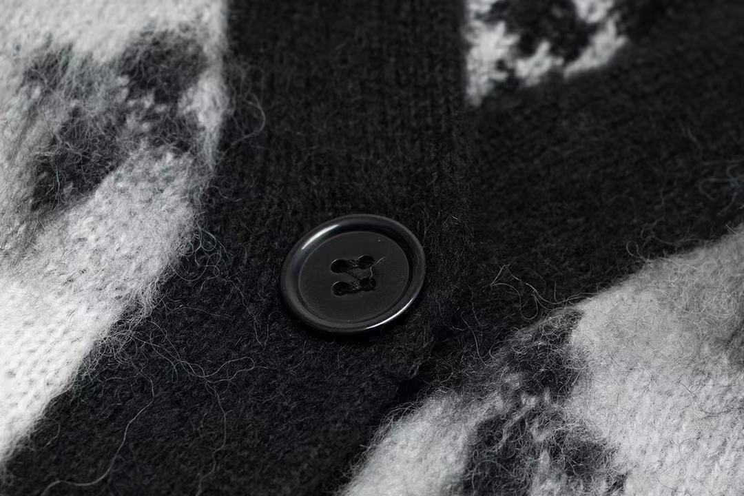 Pull classique à lettres dégradées