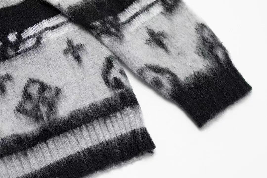 Pull classique à lettres dégradées