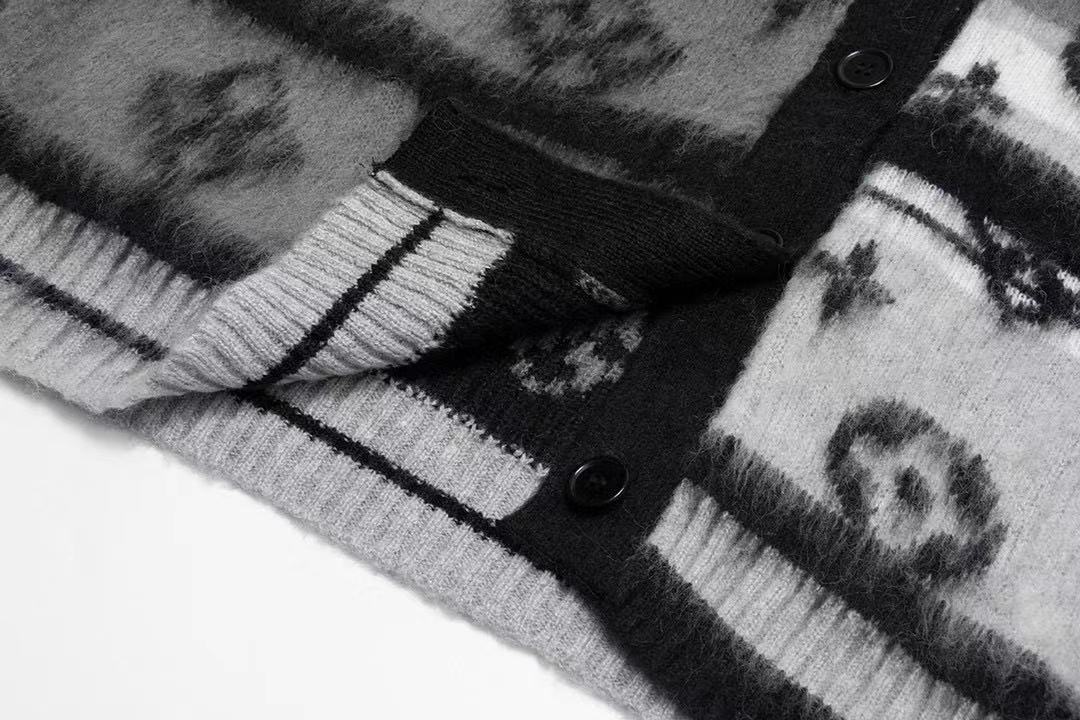 Pull classique à lettres dégradées