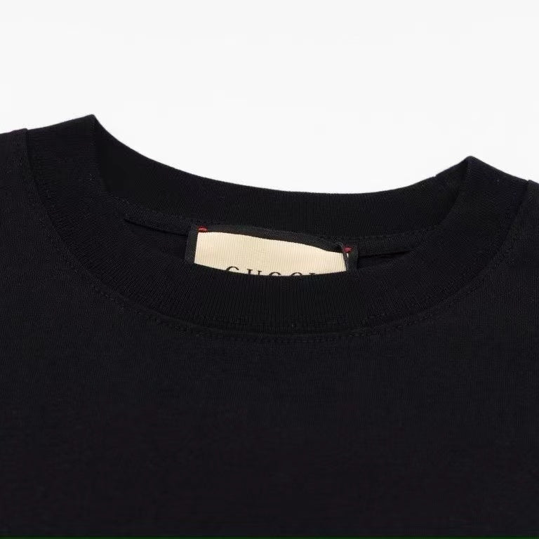 Hochwertiges T-Shirt mit Buchstabendruck 