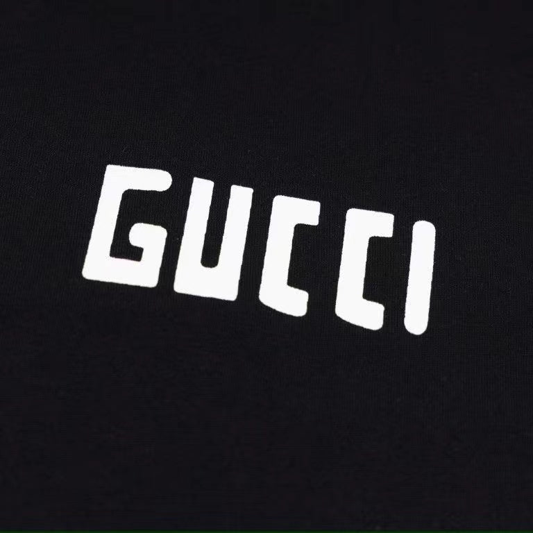 Hochwertiges T-Shirt mit Buchstabendruck 