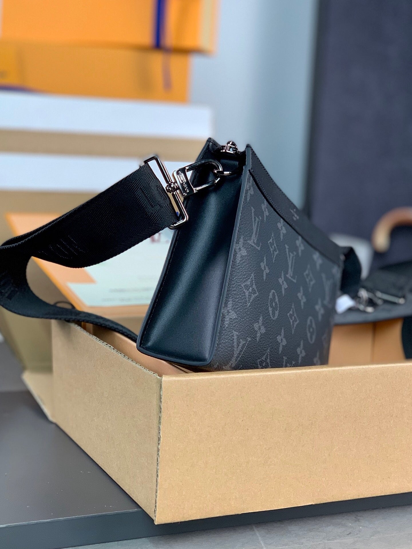 Sac bandoulière classique pour presbytie