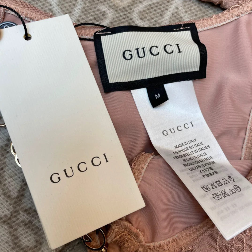 Sexy Badeanzug mit Schlitz aus Netzstoff