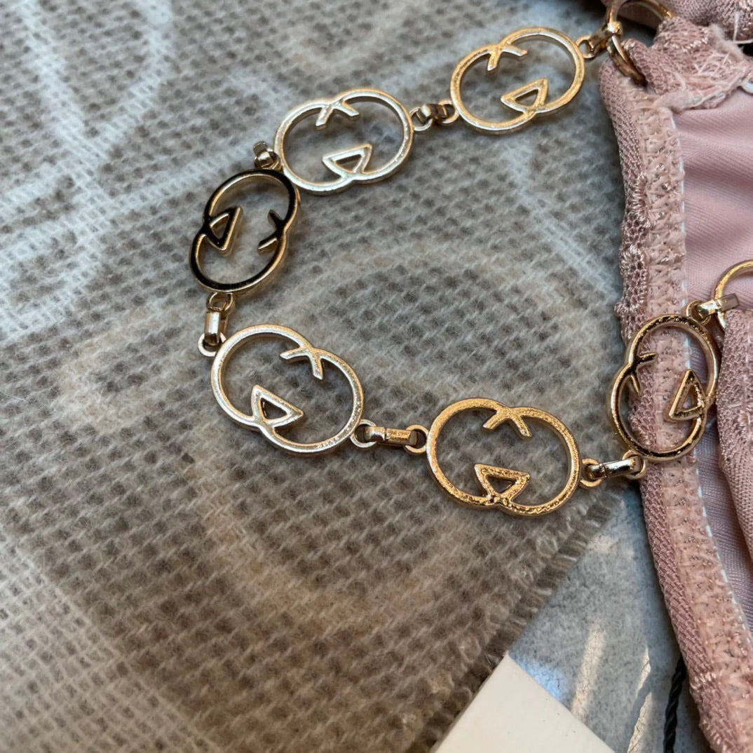 Sexy Badeanzug mit Schlitz aus Netzstoff