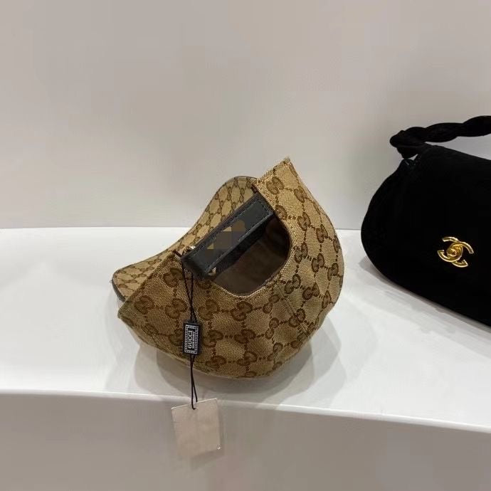 Casquette à visière entièrement marquée