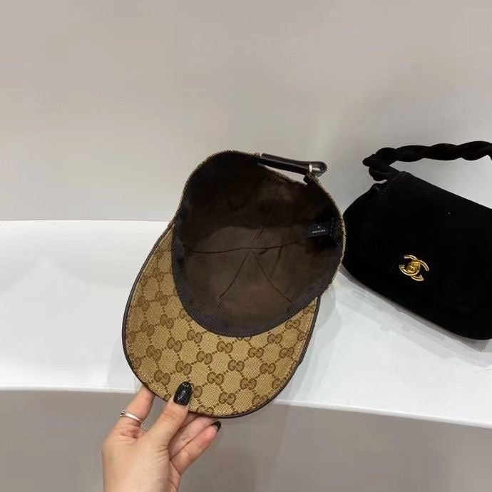 Casquette à visière entièrement marquée