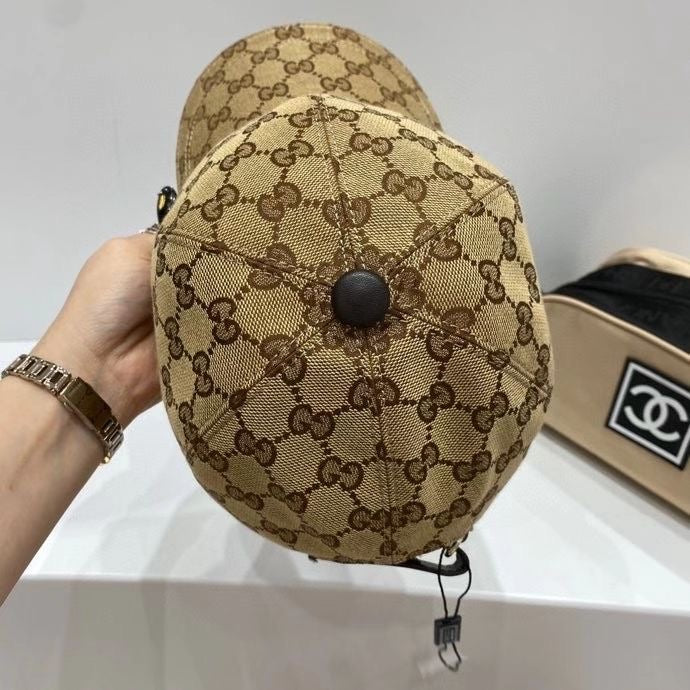 Casquette à visière entièrement marquée