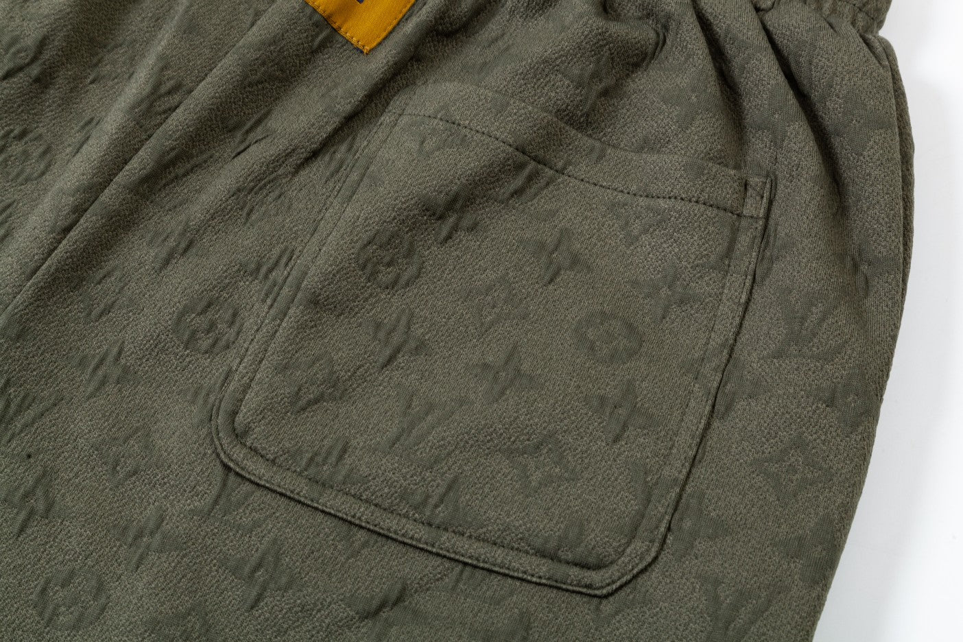 Short en tricot à fleurs foncées