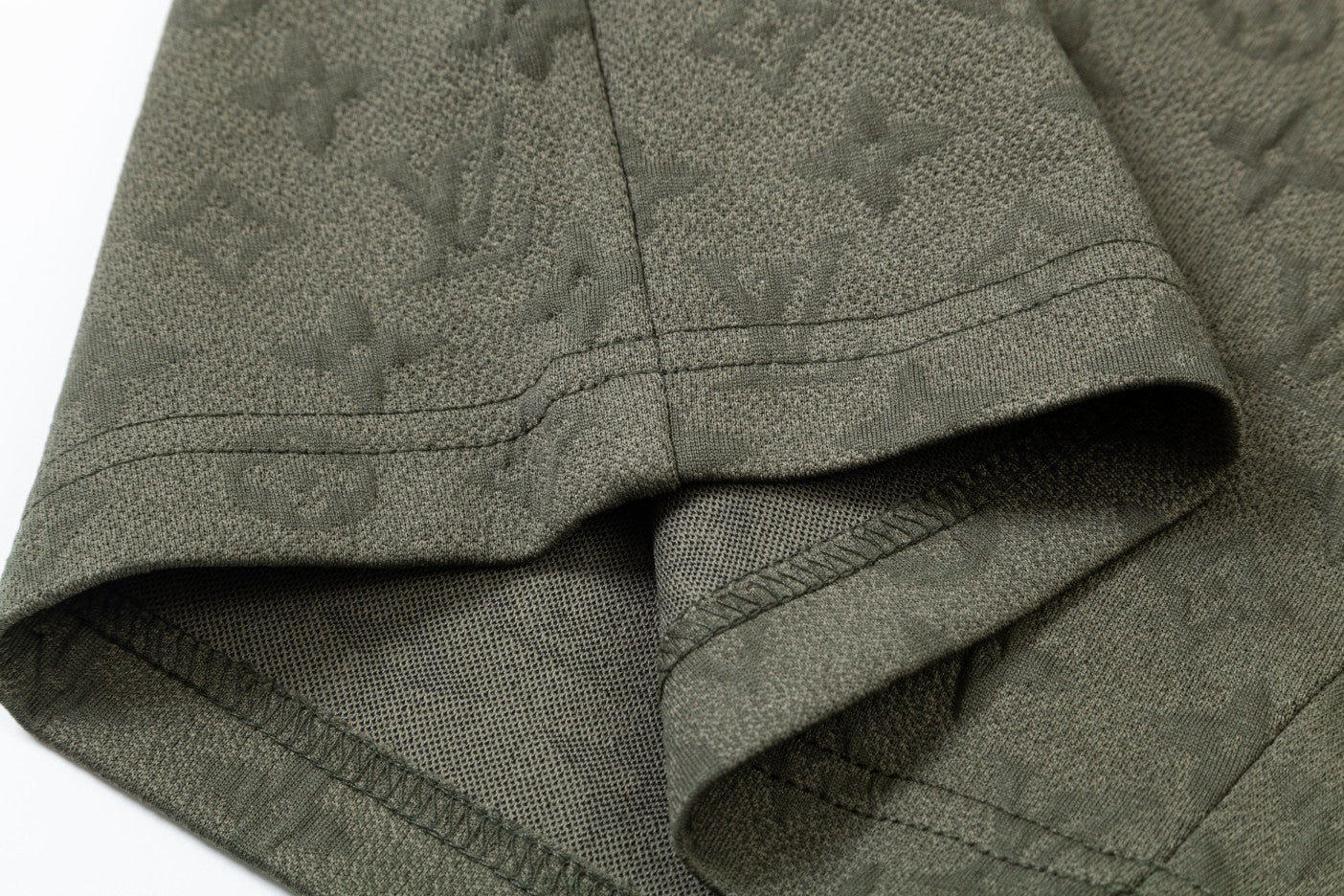 Short en tricot à fleurs foncées