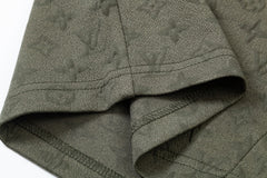 Dunkle, geblümte Strickshorts