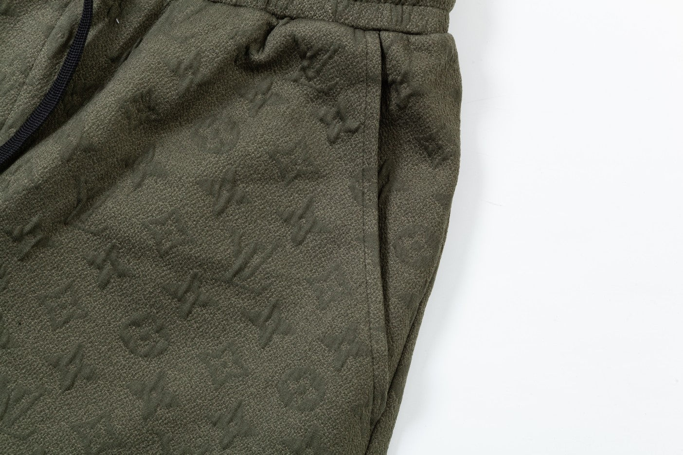 Short en tricot à fleurs foncées