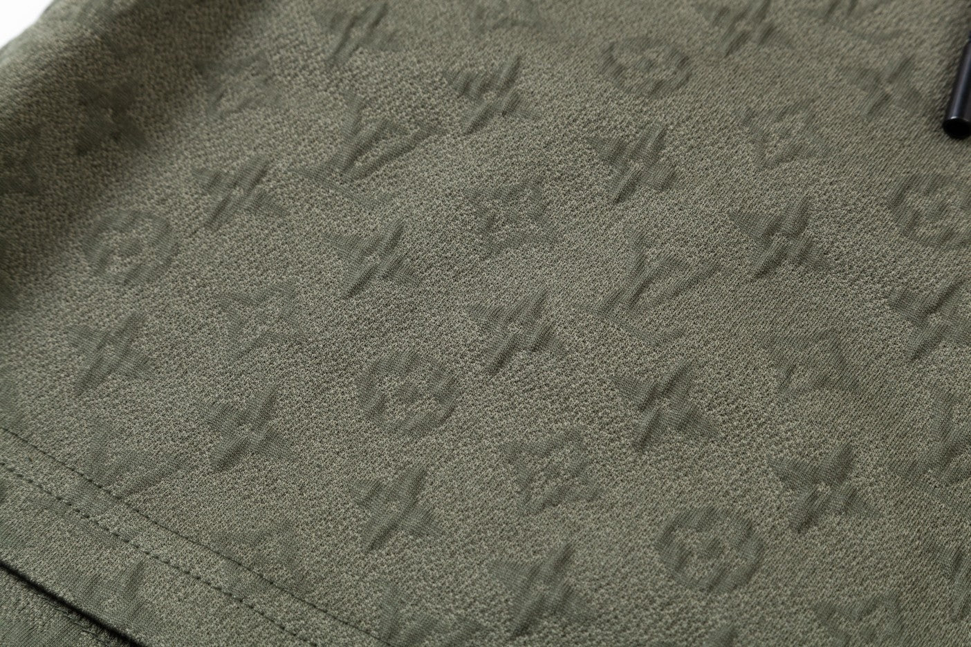 Short en tricot à fleurs foncées