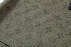 Dunkle, geblümte Strickshorts