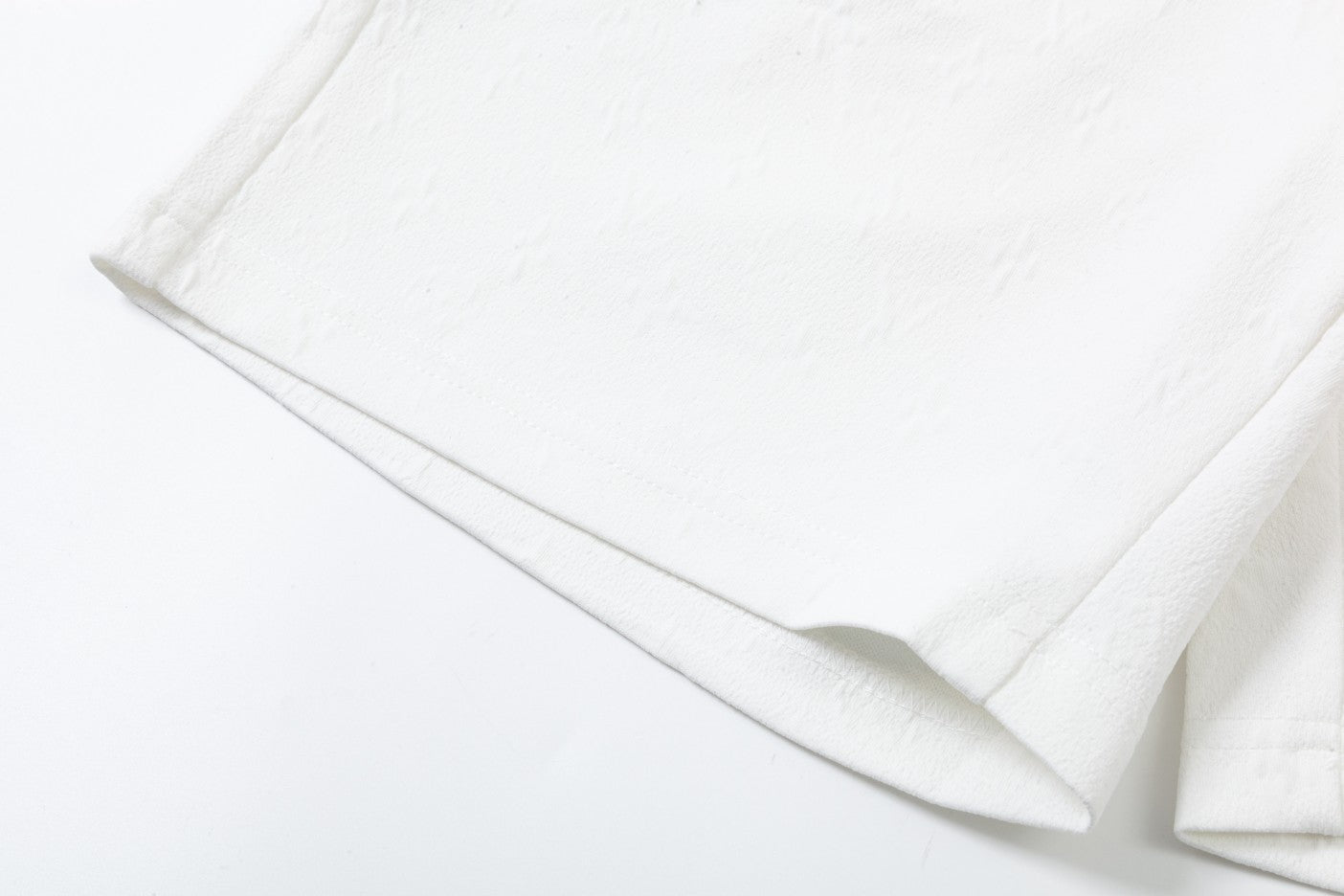 Short en tricot à fleurs foncées