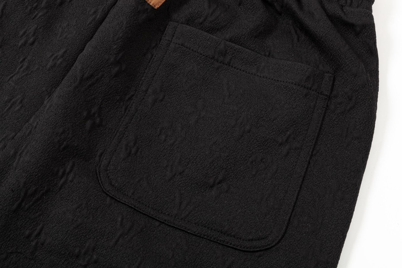 Short en tricot à fleurs foncées