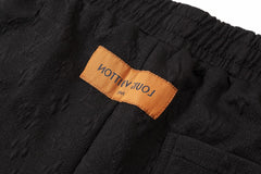 Dunkle, geblümte Strickshorts