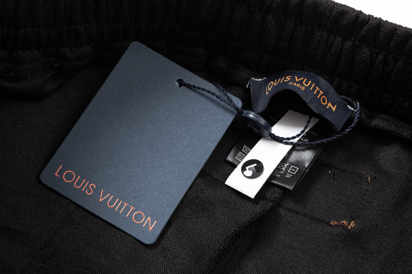 Short en tricot à fleurs foncées