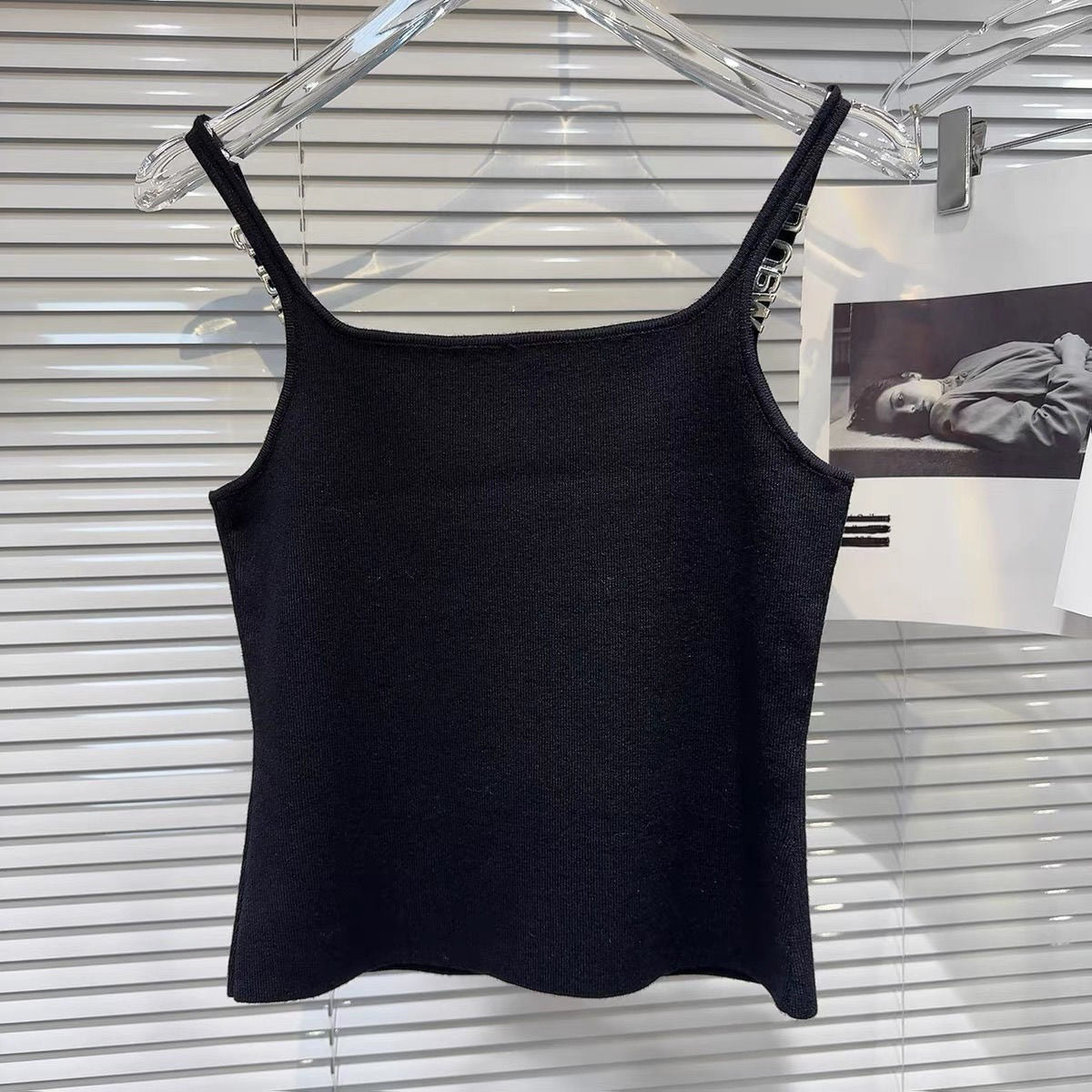 Gestrickter Strumpfgürtel mit Strass-Schultergurt