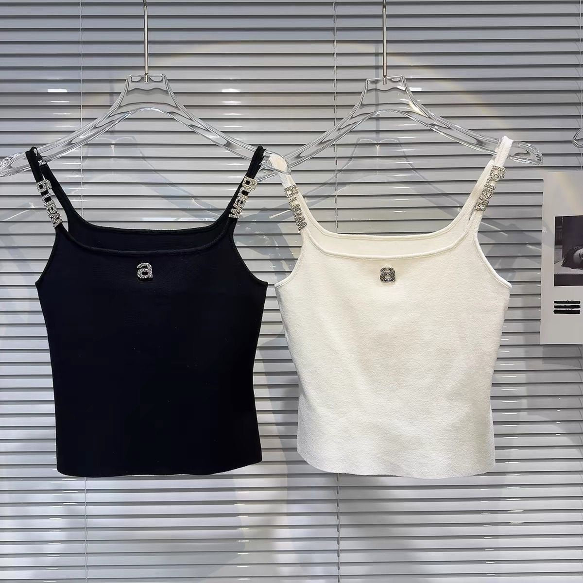 Gestrickter Strumpfgürtel mit Strass-Schultergurt