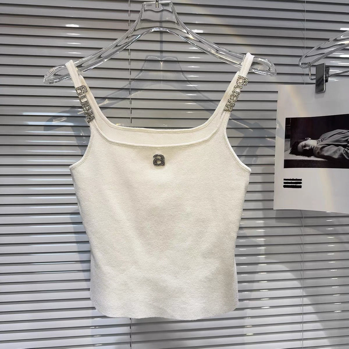 Gestrickter Strumpfgürtel mit Strass-Schultergurt