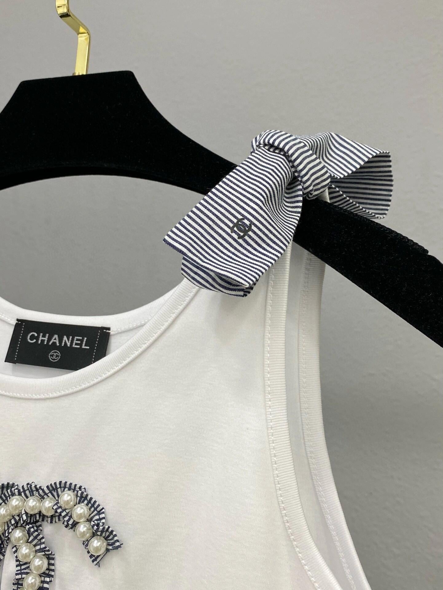 Gilet brodé de perles