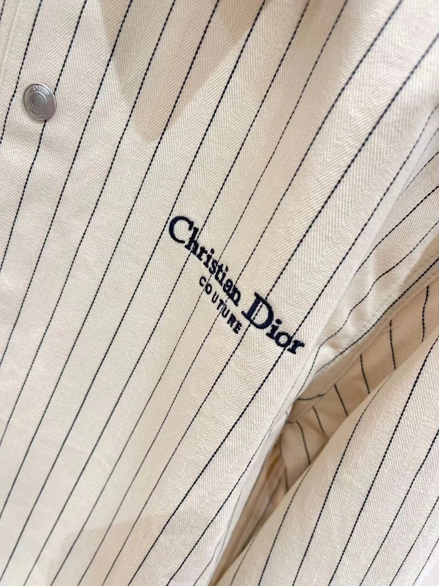 Neues gestreiftes Hemd