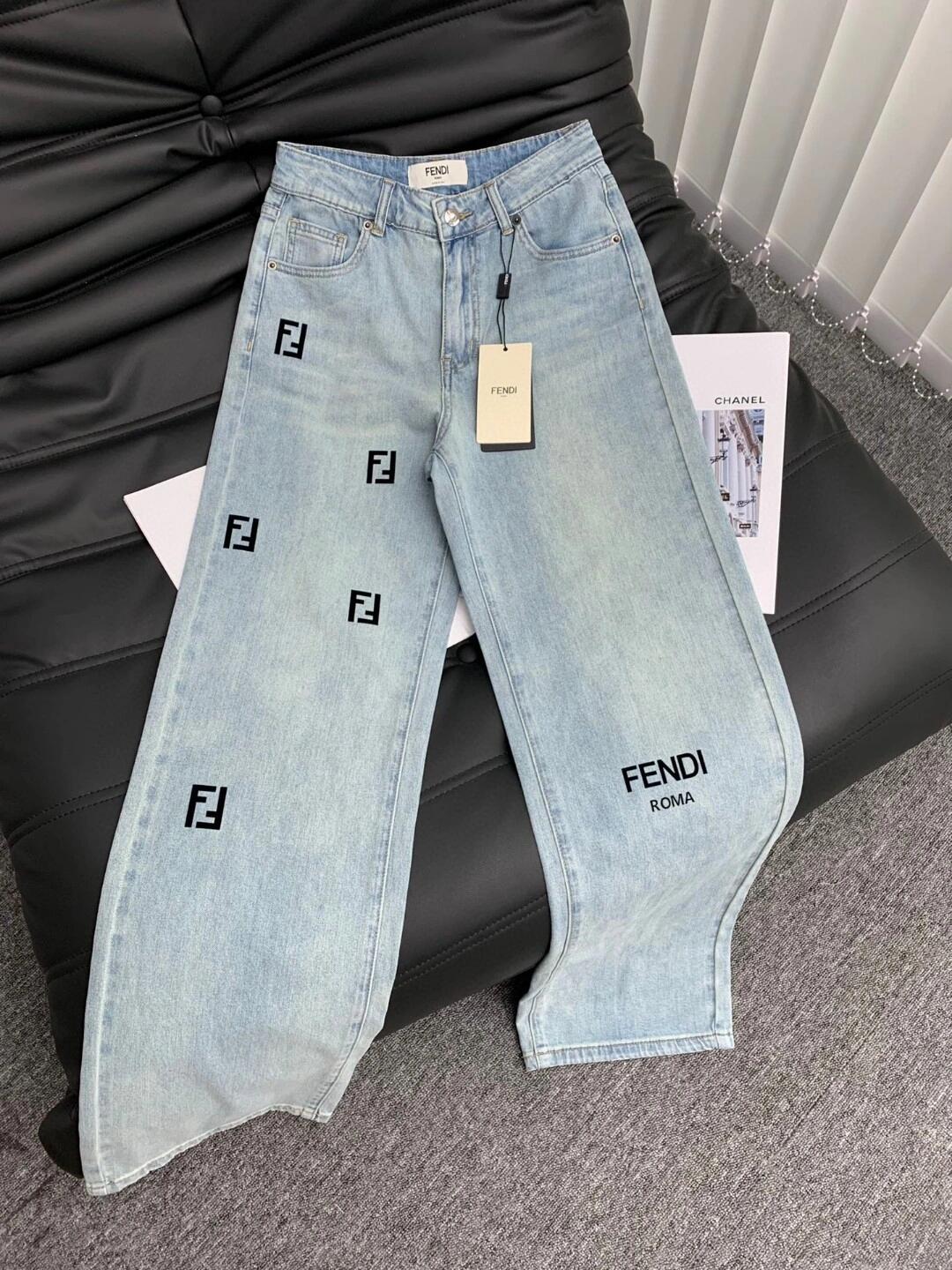 Helle, einfarbige Jeans