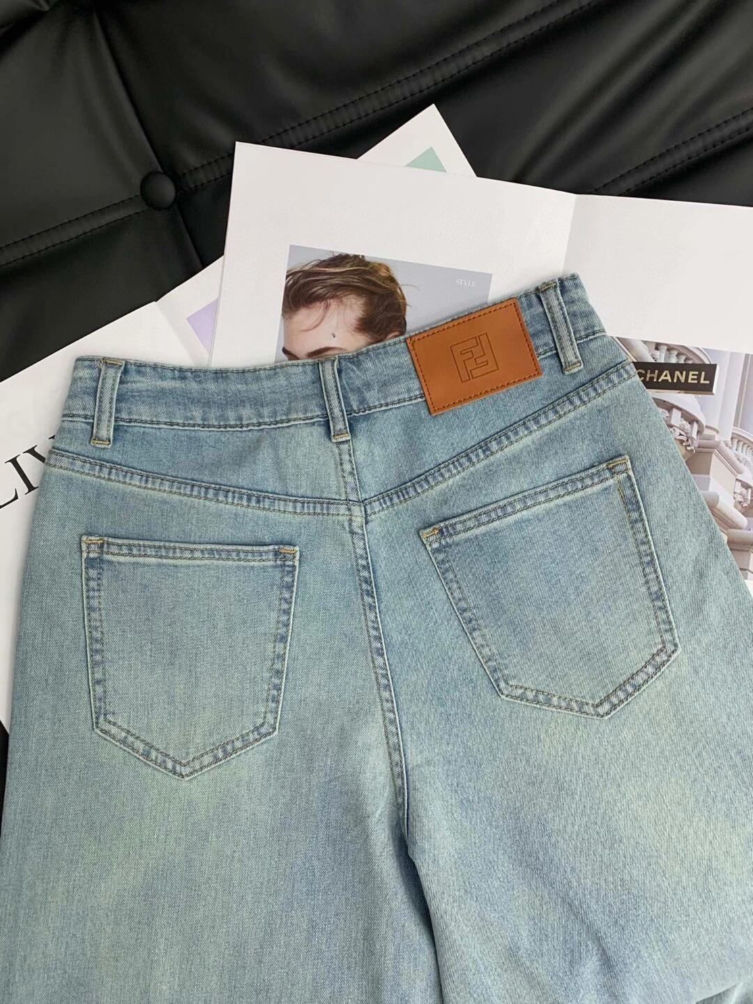 Helle, einfarbige Jeans