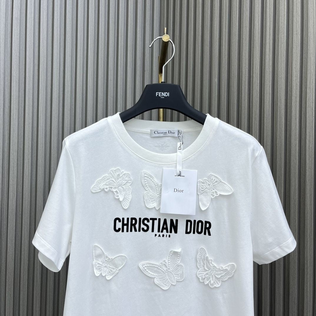 Manches courtes brodées de papillons