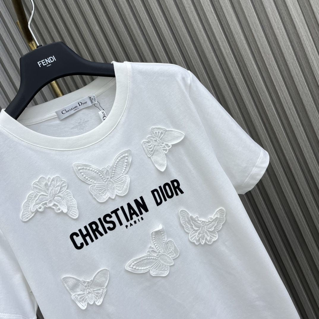 Manches courtes brodées de papillons