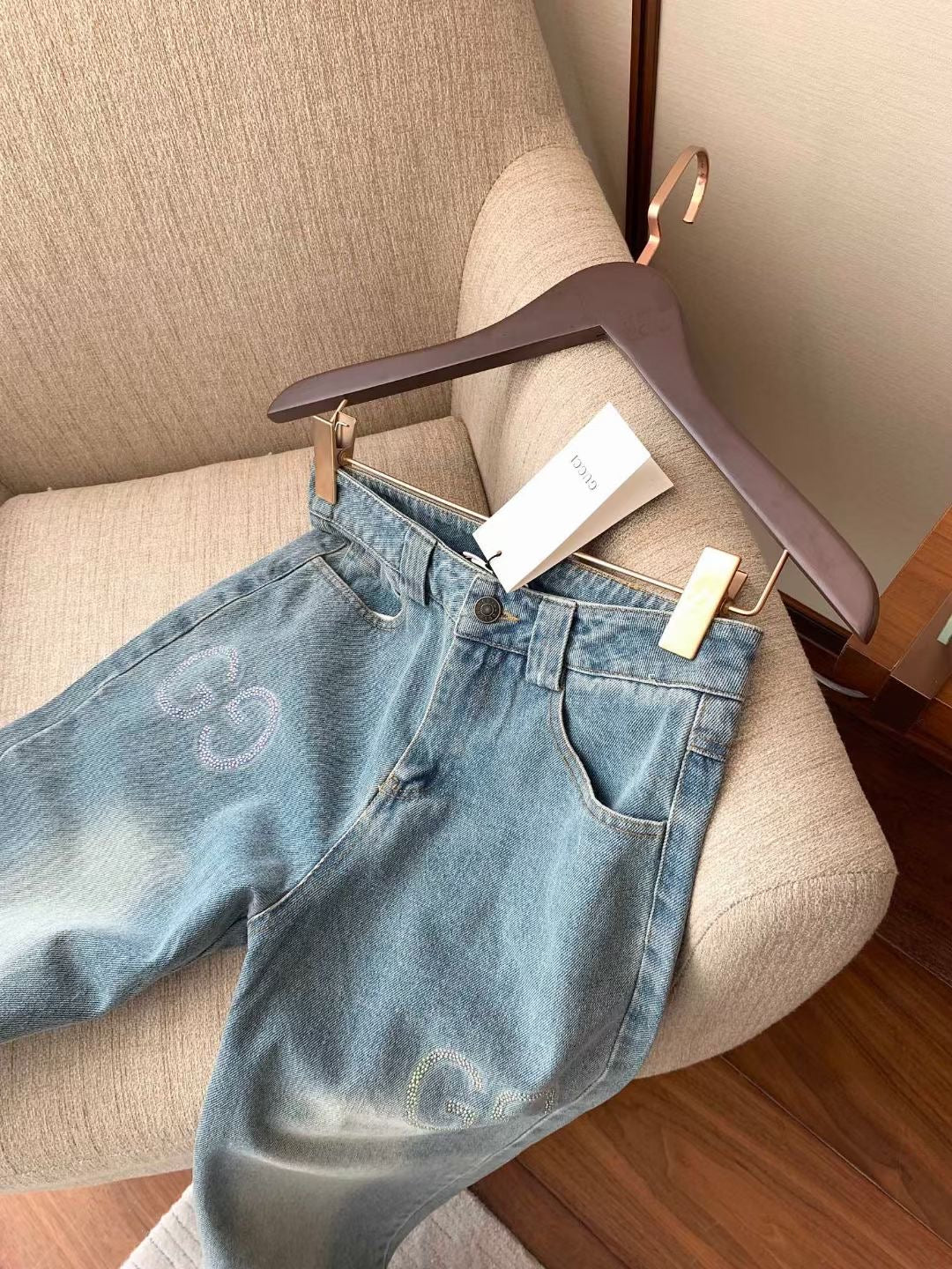 Jeans mit zwei Taschen im Allover-Print