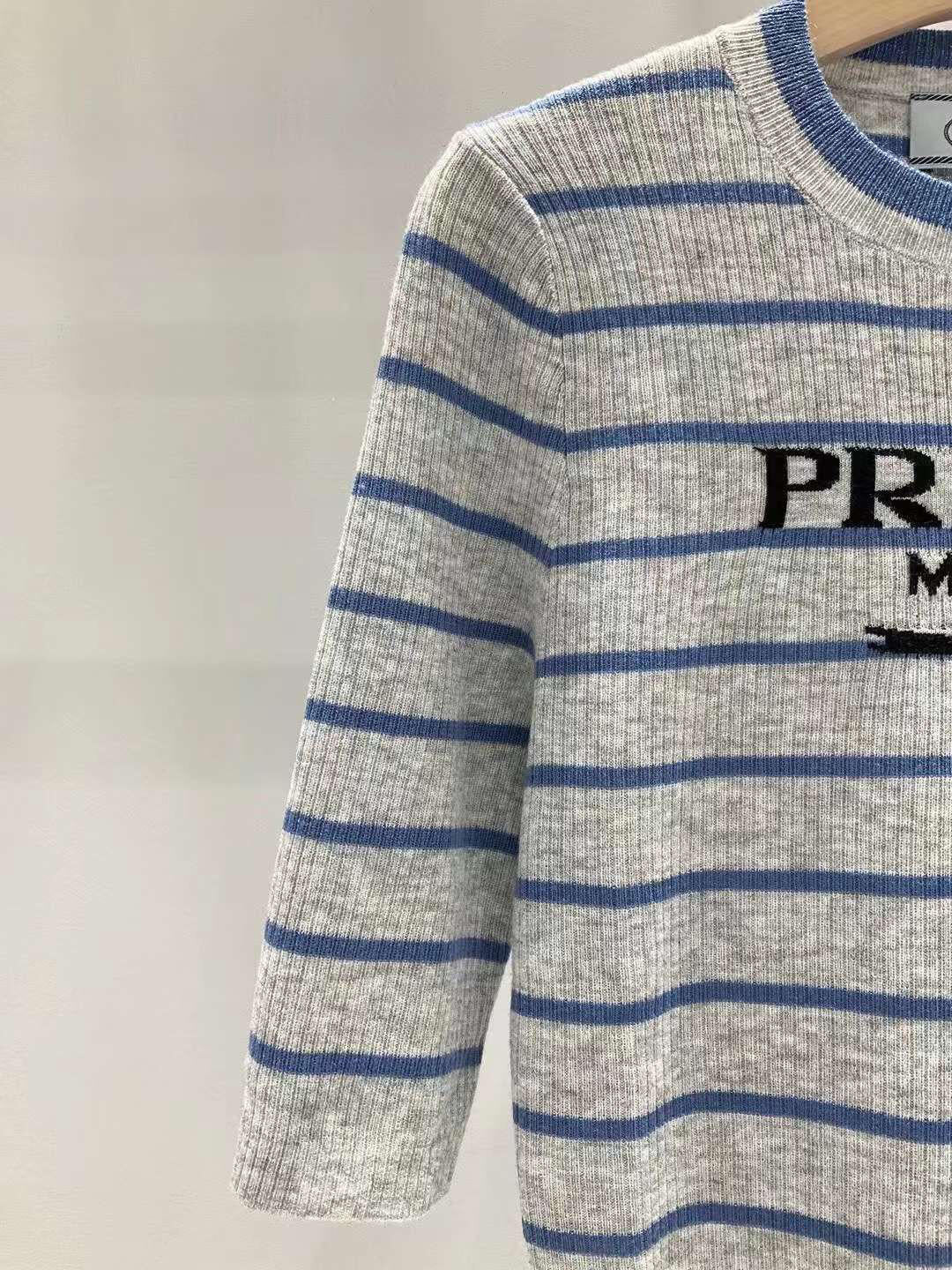 Gestreifte Strick-Kurzärmel