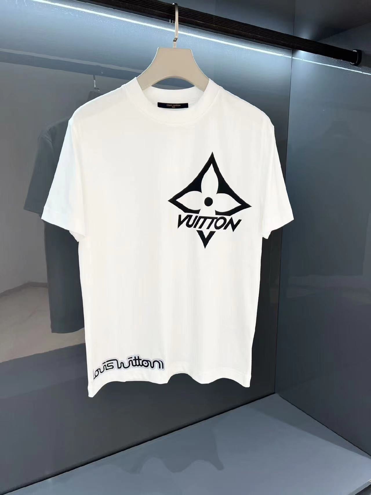 Kurzarm-Schriftzug-Logo auf der Brust 