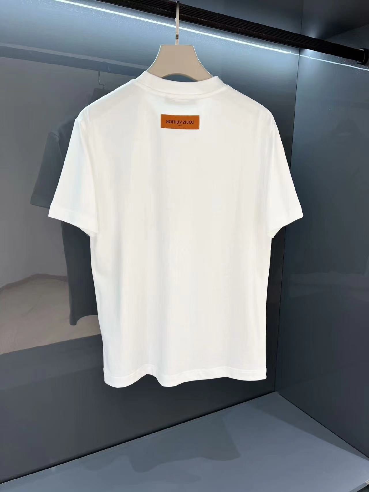 Kurzarm-Schriftzug-Logo auf der Brust 