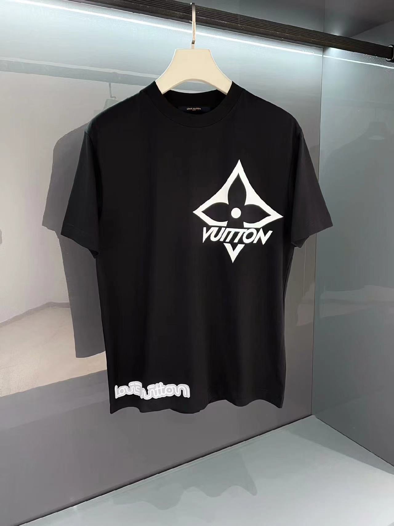 Kurzarm-Schriftzug-Logo auf der Brust 