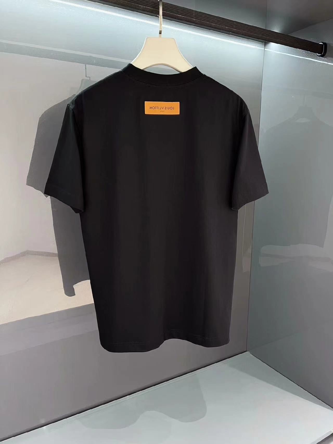 Kurzarm-Schriftzug-Logo auf der Brust 