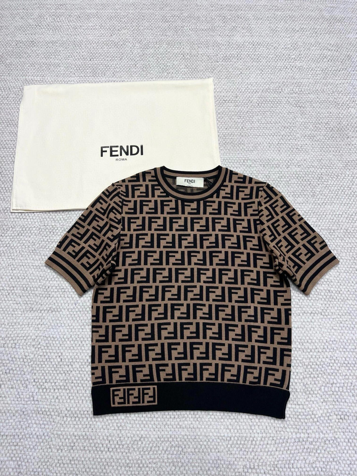 Kurzarmpullover mit Schriftzug