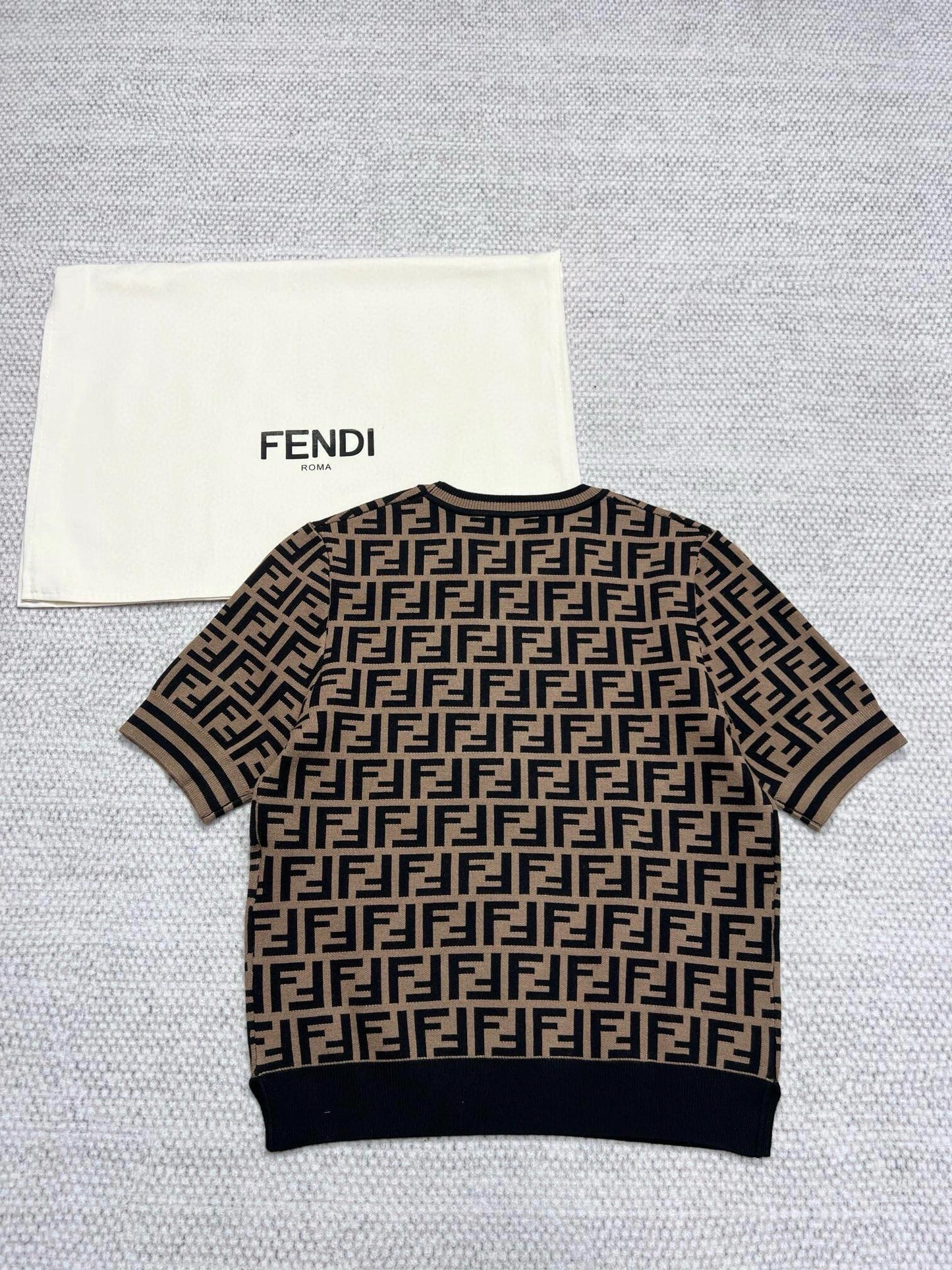 Kurzarmpullover mit Schriftzug