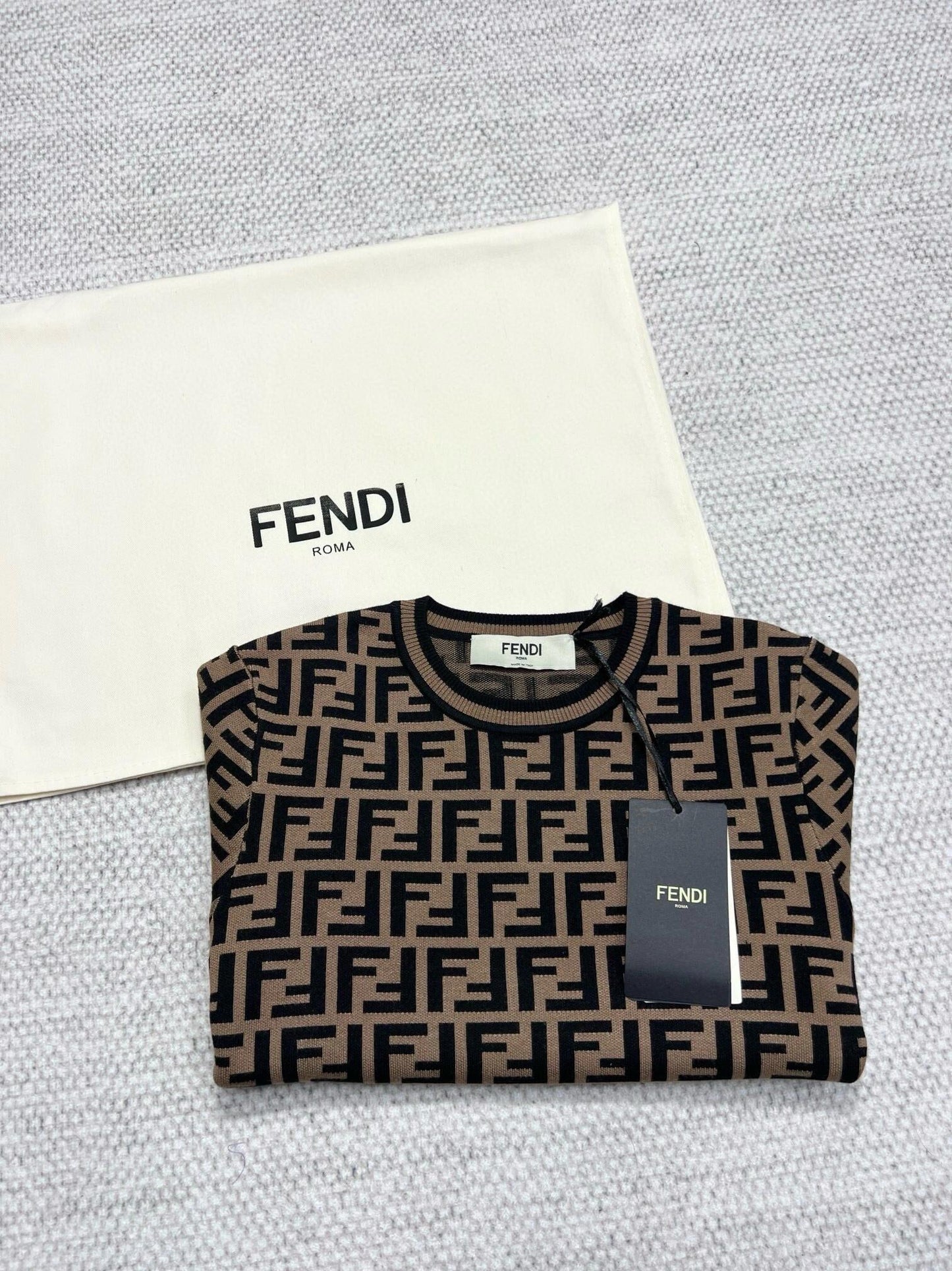 Kurzarmpullover mit Schriftzug