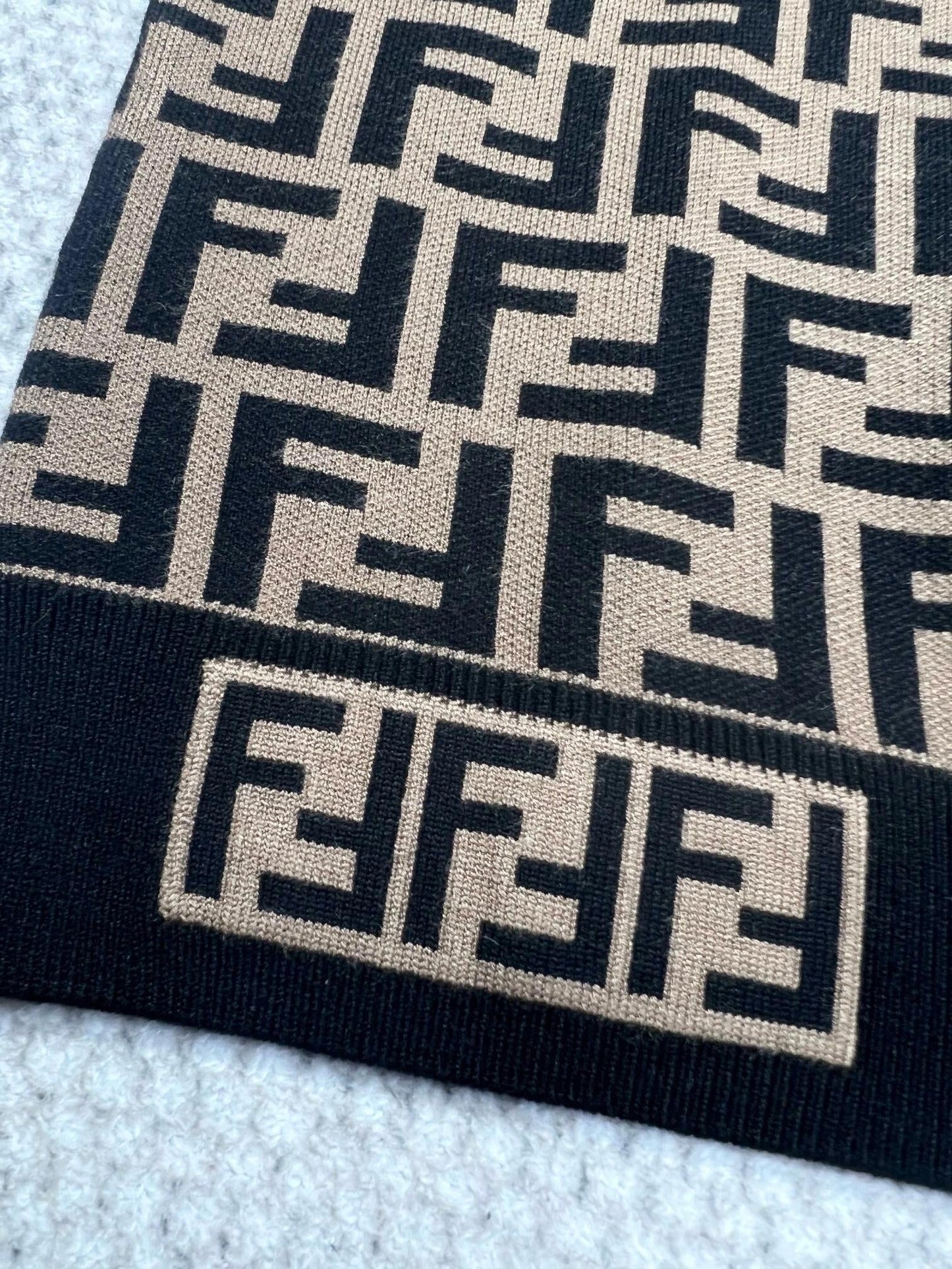 Kurzarmpullover mit Schriftzug