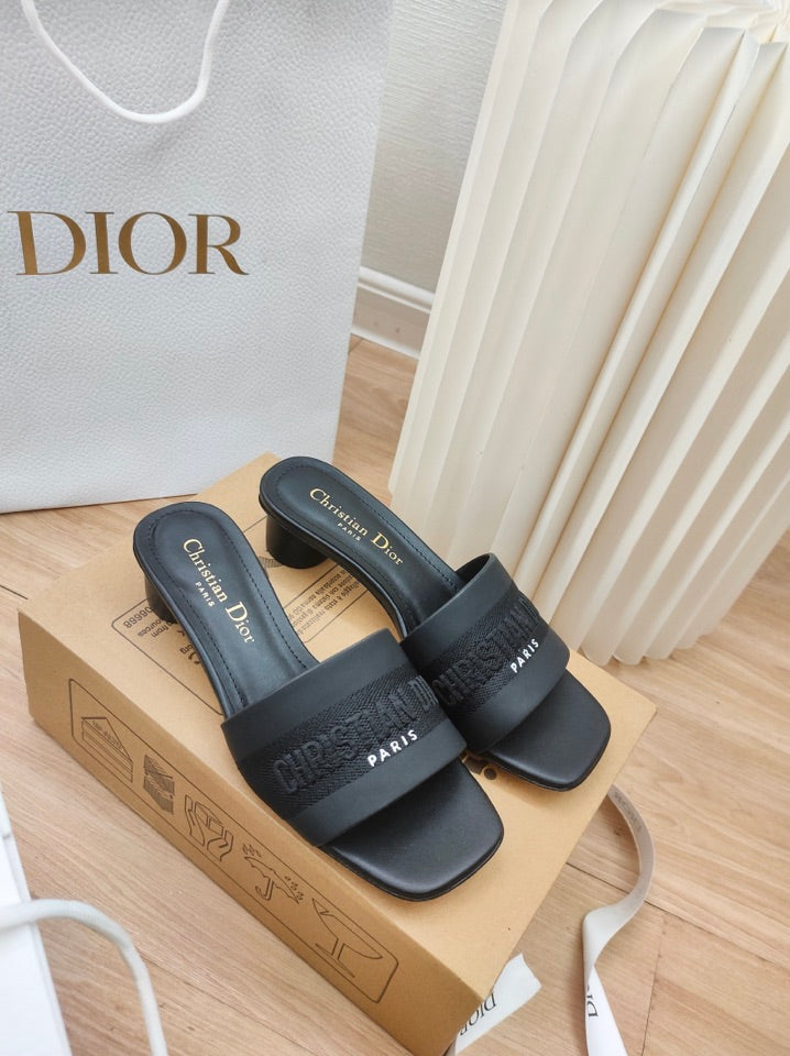 🔅2024 printemps et été nouvelles chaussures pour femmes avec logo brodé lettre CD