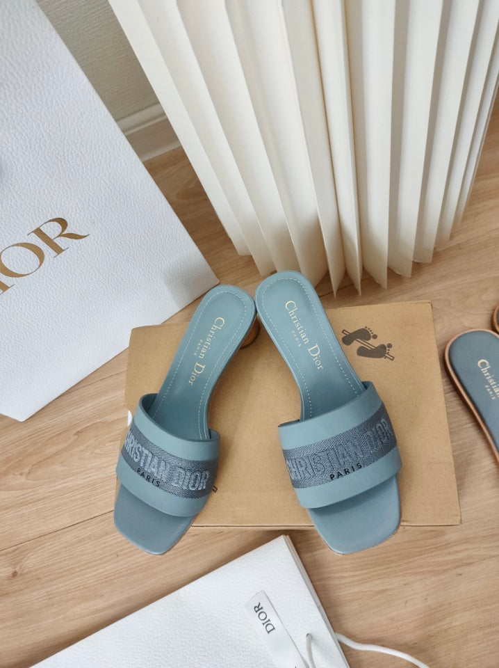 🔅2024 printemps et été nouvelles chaussures pour femmes avec logo brodé lettre CD