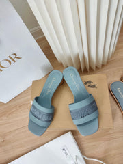 🔅2024 Frühjahr und Sommer neue Damenschuhe CD-Buchstaben-Stickerei-Logo