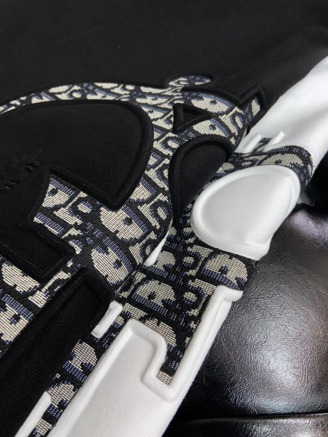 T-Shirt mit dreidimensional bedrucktem Patch aus reiner Baumwolle 