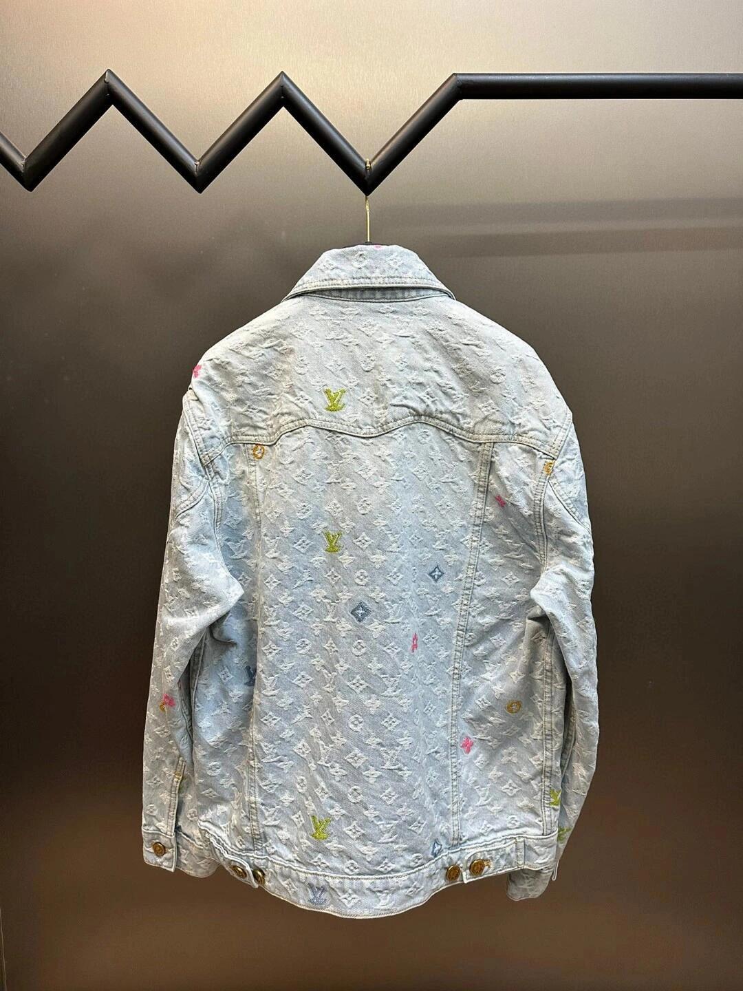 Light blue three-dimensional presbyopia embellishment set